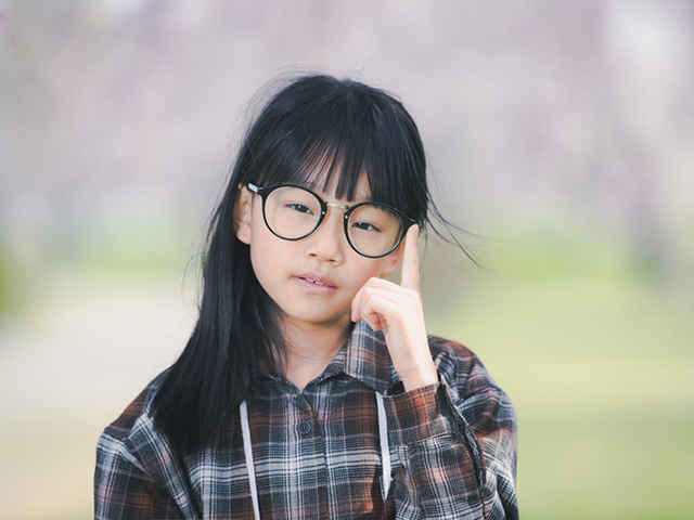 子供のブルーライトカット眼鏡の使用は近視進行リスクを高める？！